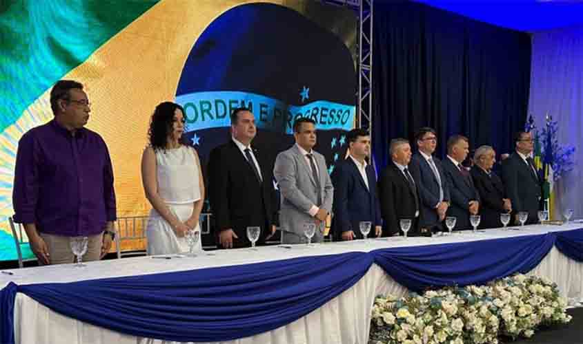 Cerimônia marca posse do prefeito Jeverson Lima, vice-prefeito Grécio Benedito e dos 15 vereadores