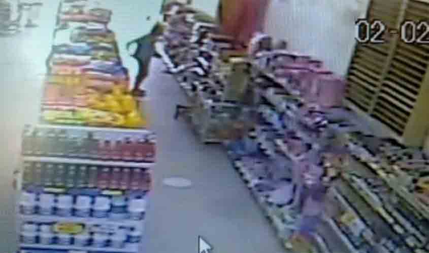 Suspeito de furtar funerária, homem acaba preso ao ser flagrado levando objetos de supermercado