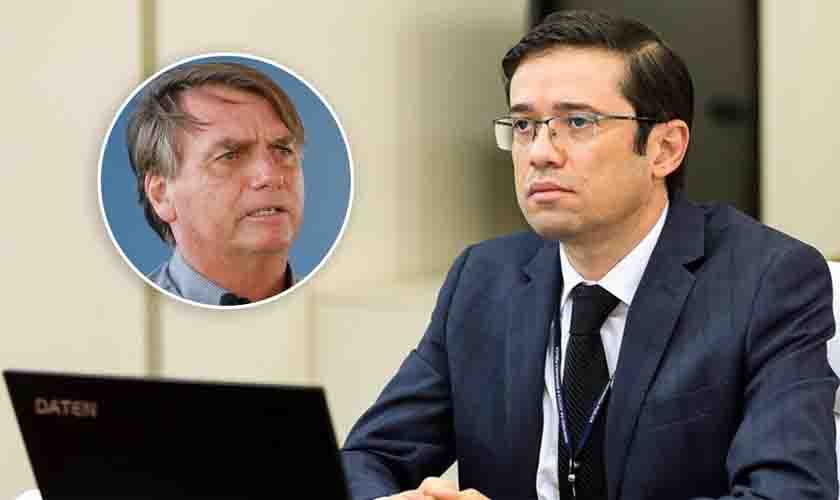 Novo diretor-geral da PF muda comando de setor que investiga Bolsonaro