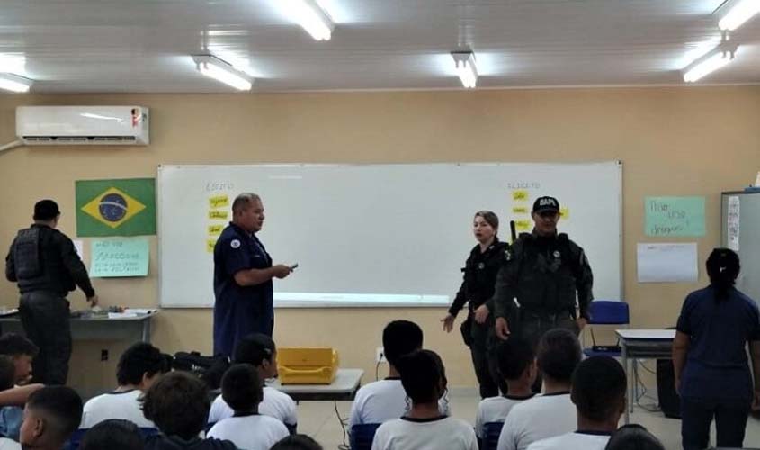 Alunos da rede estadual de ensino de Guajará-Mirim participam de oficina de combate às drogas