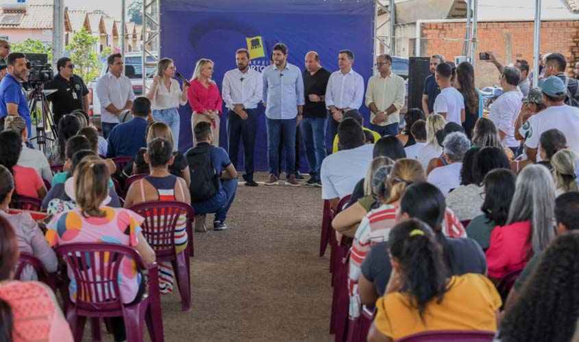 Hildon Chaves assina ordem de serviço para construção de escola no Cristal da Calama