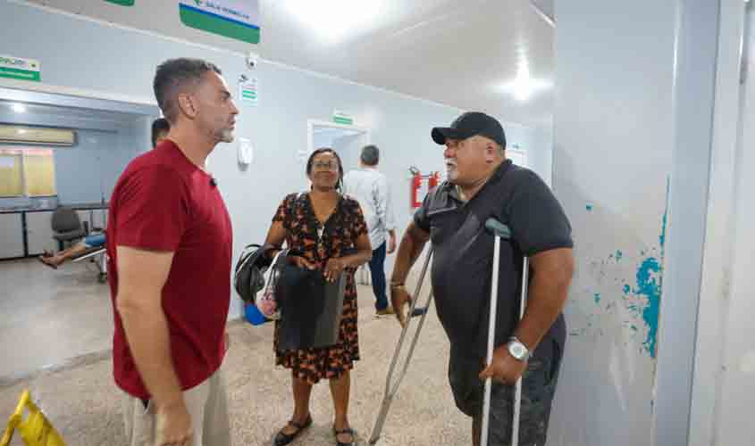 Prefeito Léo Moraes visita UPA Leste durante o Carnaval e reforça compromisso com a saúde
