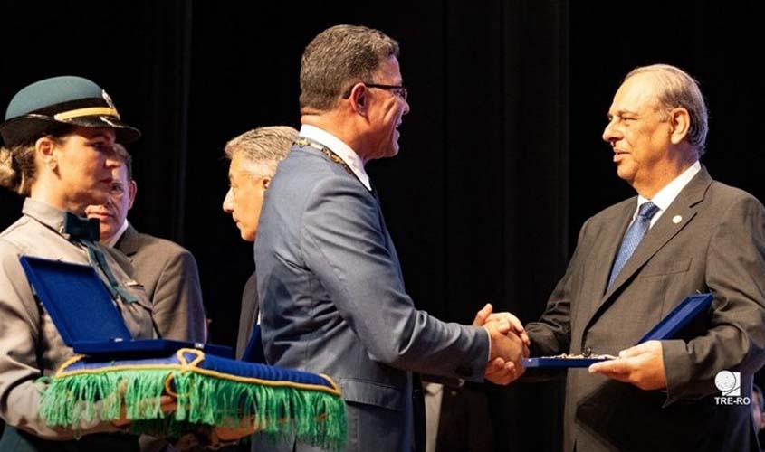 Presidente do TRE-RO recebe Ordem Marechal Rondon