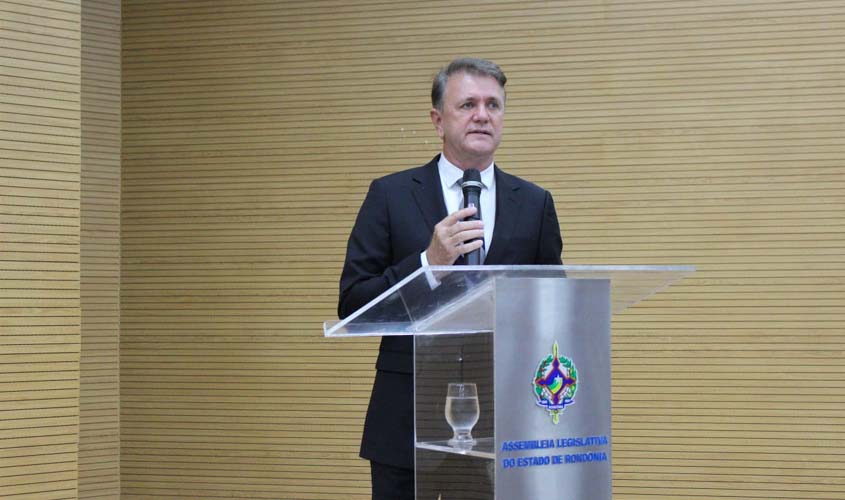 Luizinho Goebel indica três ônibus da Emater para Colorado do Oeste