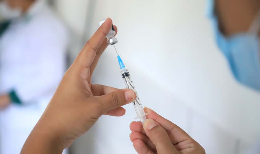 Liberada 4ª dose de vacina contra covid-19 para profissionais de saúde