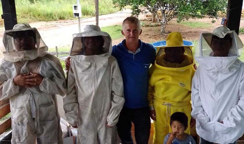 Com apoio da Funai, etnias de Rondônia aprimoram projeto de apicultura