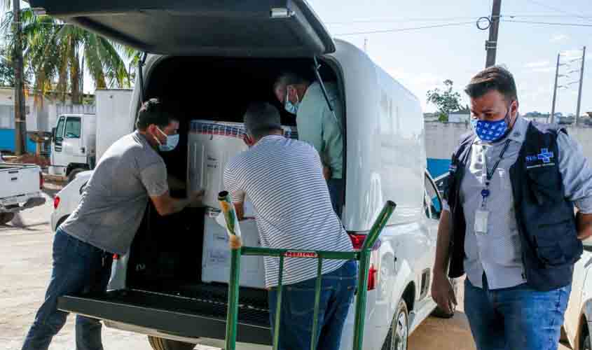 Rondônia recebe 42.500 doses de vacina contra a covid-19; trabalhadores da educação serão atendidos