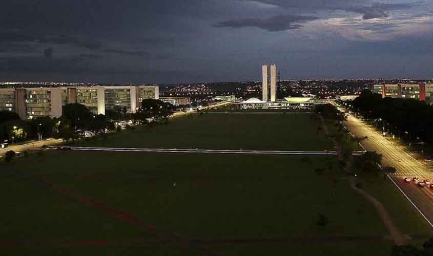 Sancionada lei que reajusta salários de servidores do Poder Executivo federal  