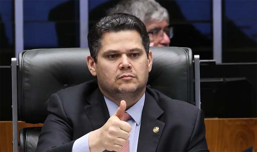 Alcolumbre sugere revisão da jornada 6x1