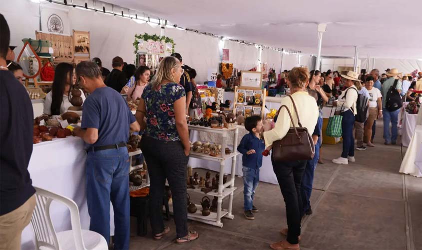 Artesãos ampliam negócios na feira agropecuária
