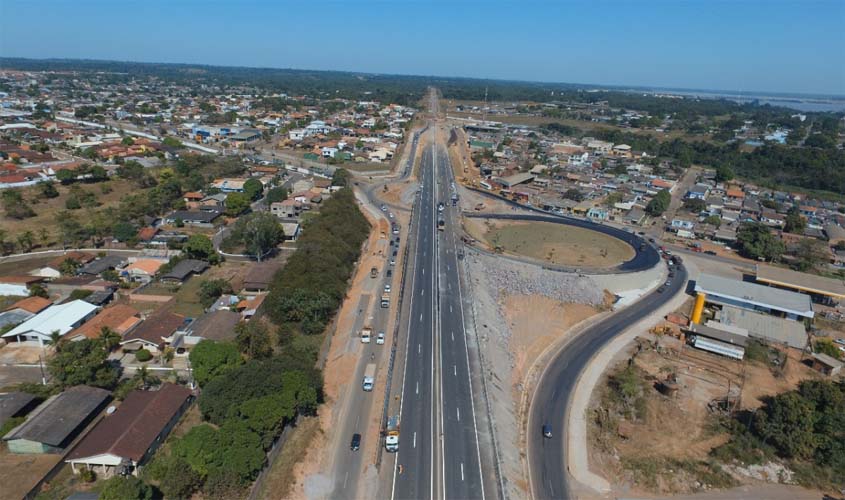 Viaduto da BR-364 com Campos Sales será aberto para o trânsito amanhã, anuncia o prefeito Hildon Chaves