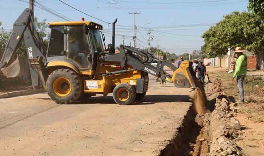 Prefeitura finaliza instalação de meios-fios na rua Maracatiara (T-20)