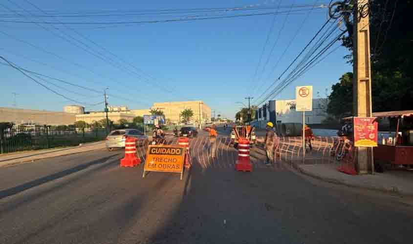 Prefeitura informa que trecho da Av. Calama, próximo ao Porto Velho Shopping, está interditado para obra de drenagem