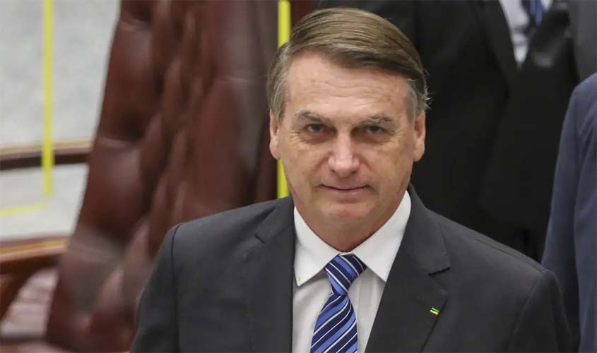 Moraes mantém Bolsonaro em prisão domiciliar