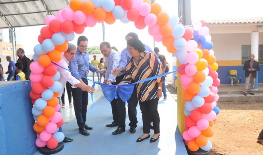 Prefeito Hildon Chaves entrega obra da quadra da Escola São Pedro