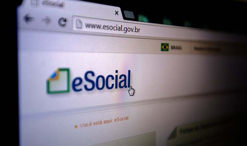 Receita prorroga em um mês adesão de médias empresas ao eSocial