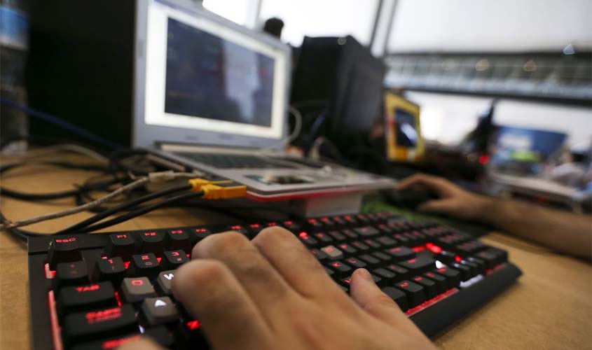 Jovens ainda não confiam em transações pela internet, aponta pesquisa