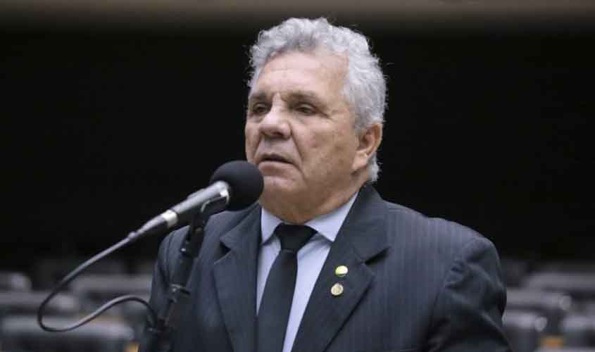 Câmara aprova projeto que aumenta pena para receptação de celular  