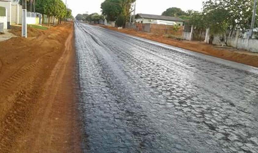 Obra de asfaltamento de 12 quilômentros de ruas em Cerejeiras chega a 70% de conclusão