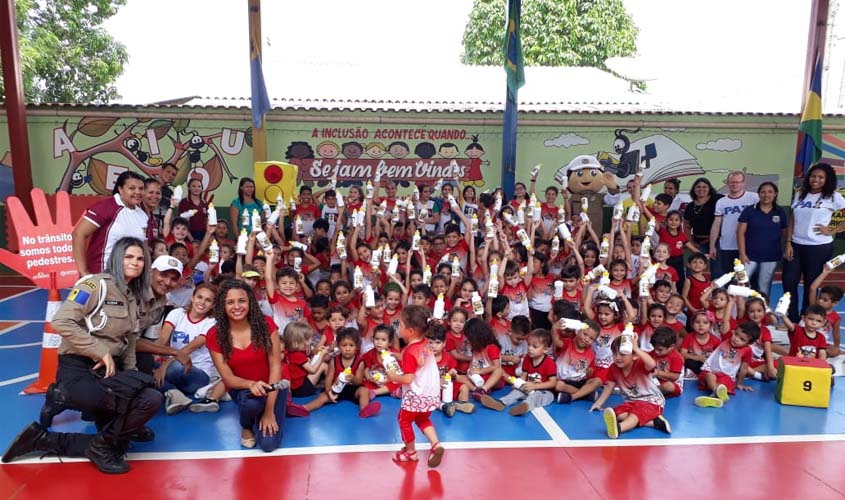 Semtran leva educação de trânsito a mais uma escola da capital