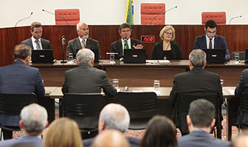 Audiência de conciliação convocada pelo ministro Luiz Fux debate horário de tribunais