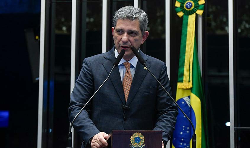 Senador cobra transparência e pagamento do piso da enfermagem  