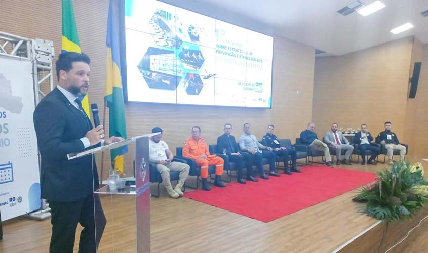 Deputado Delegado Camargo participa de seminário da Sesdec e cobra PCCS dos servidores da segurança Pública