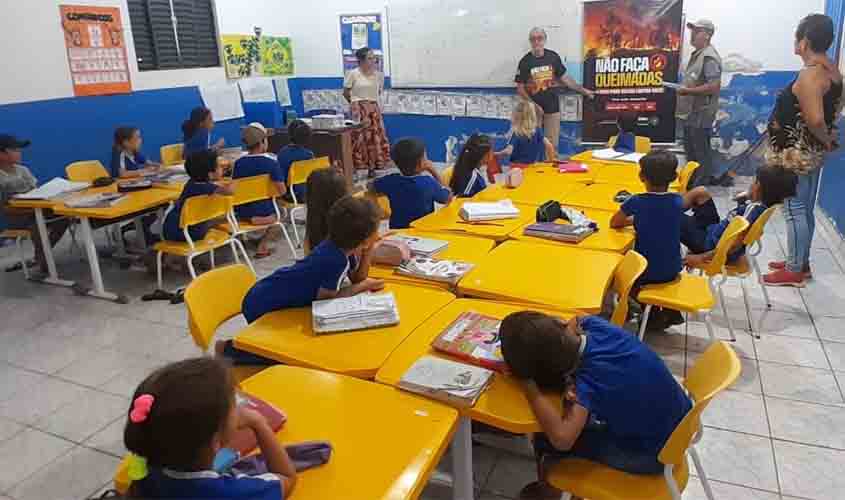 Palestras sobre crise hídrica e prevenção aos incêndios florestais são promovidas em escolas rurais