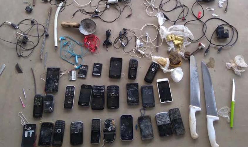 Agentes penitenciários de Ji-Paraná encontram celulares, drogas e facas em revista de rotina