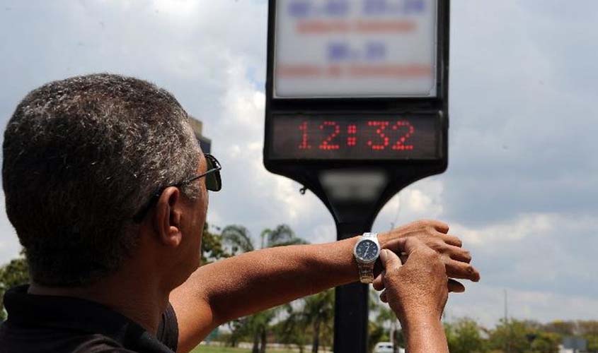 Horário de verão começa à meia-noite deste sábado