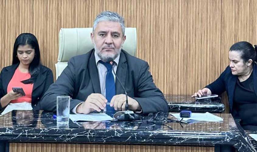 Vereador Fogaça solicita reparo na iluminação pública de rua do bairro Maringá após denúncia de escuridão total