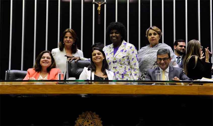 Em sessão presidida por Mariana Carvalho, Câmara aprova projetos voltados para mulheres