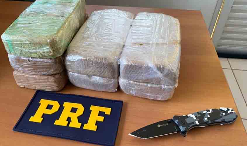 PRF apreende mais de 7 quilos de cocaína em ônibus