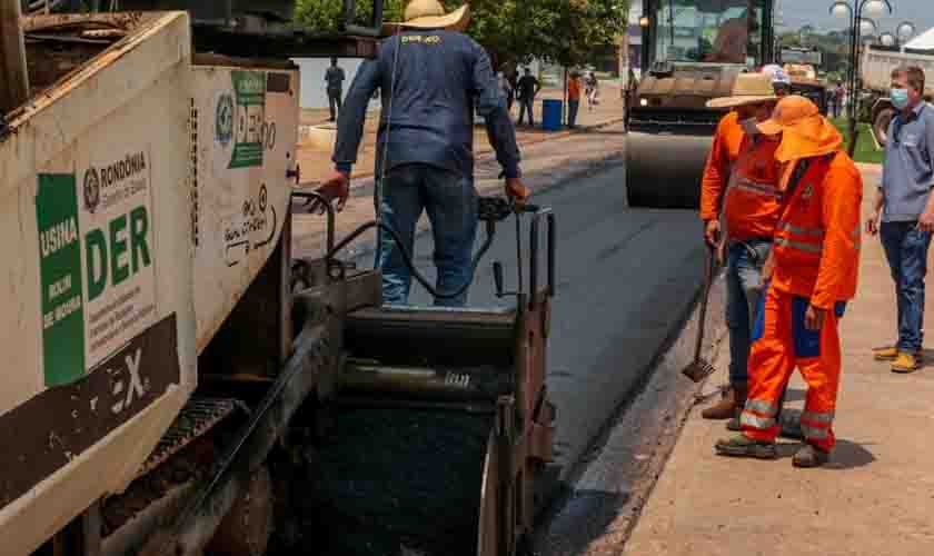 Projeto “Tchau Poeira” desenvolve serviços de infraestrutura com asfalto urbano direcionado aos municípios rondonienses