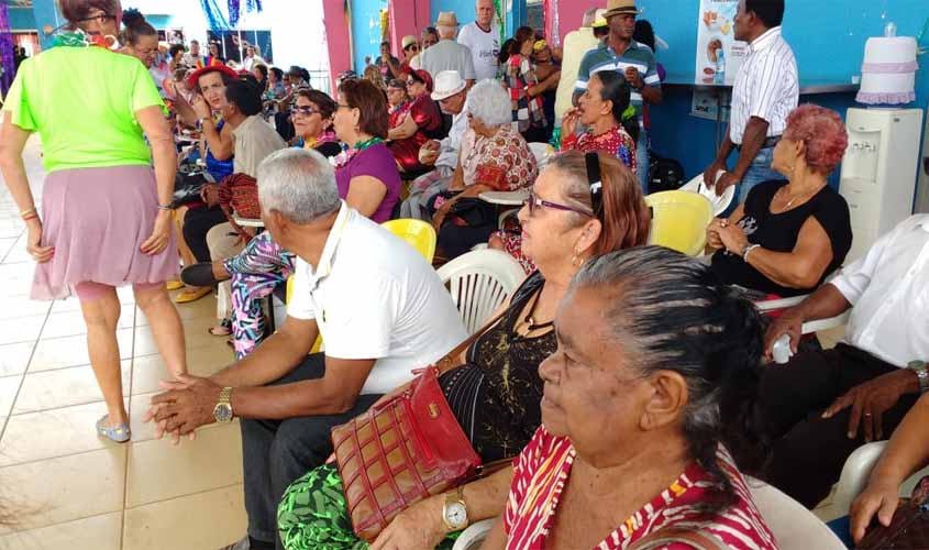 Prefeitura realiza o tradicional Carnaval do Centro de Convivência do Idoso