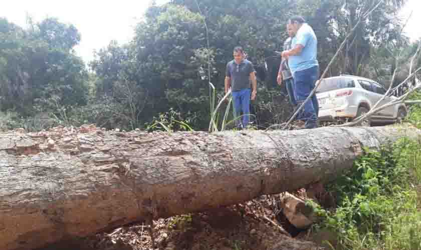 Vereadores acompanham e parabenizam trabalhos da Semagri em benefício de pequenos produtores de Vilhena