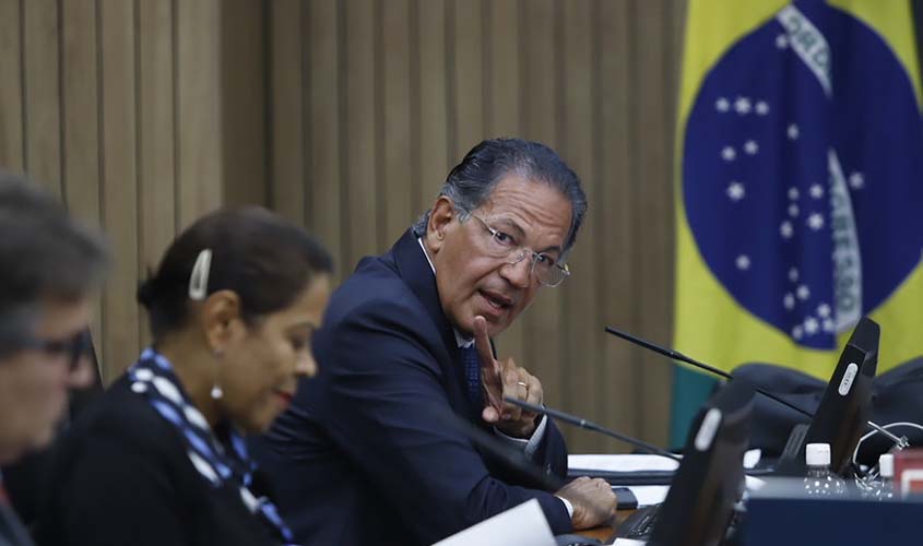 CNJ mantém pena de juiz por omitir relação com advogado