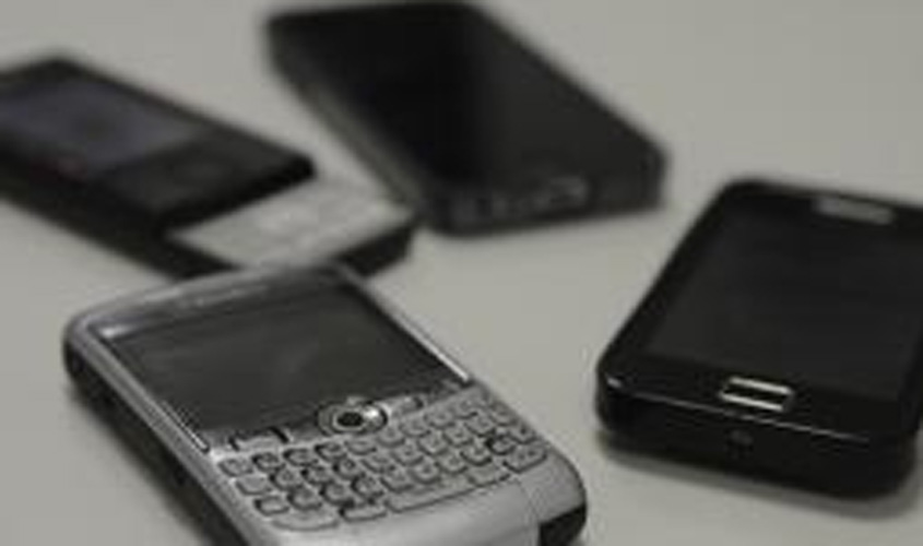 Empresas de telecomunicações rejeitam instalar bloqueador de celular em prisões