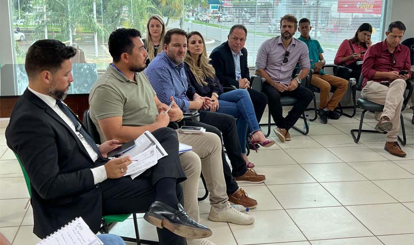 Alex Redano debate com prefeitos e Secretário de Saúde a construção do Hospital Regional, em Ariquemes