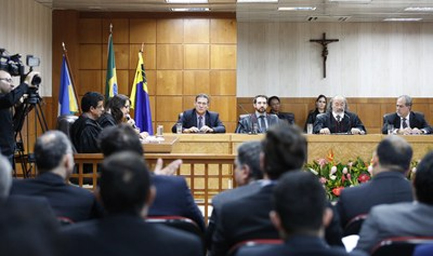 Maurão de Carvalho prestigia a posse de Clênio Amorim como juiz eleitoral 