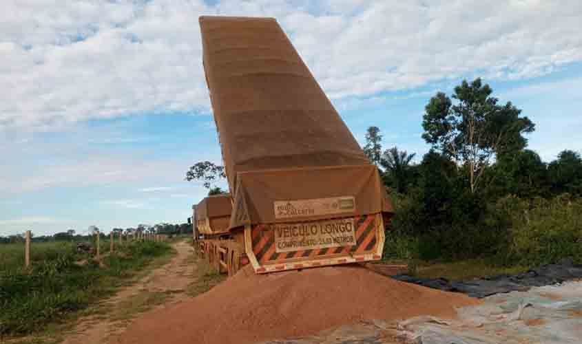 Cerca de 70 produtores de leite de Rondônia são beneficiados com entrega de mais de duas mil toneladas de calcário