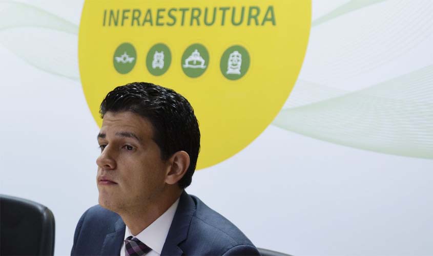 Infraestrutura lança campanha Maio Amarelo e exibe novo modelo de CNH