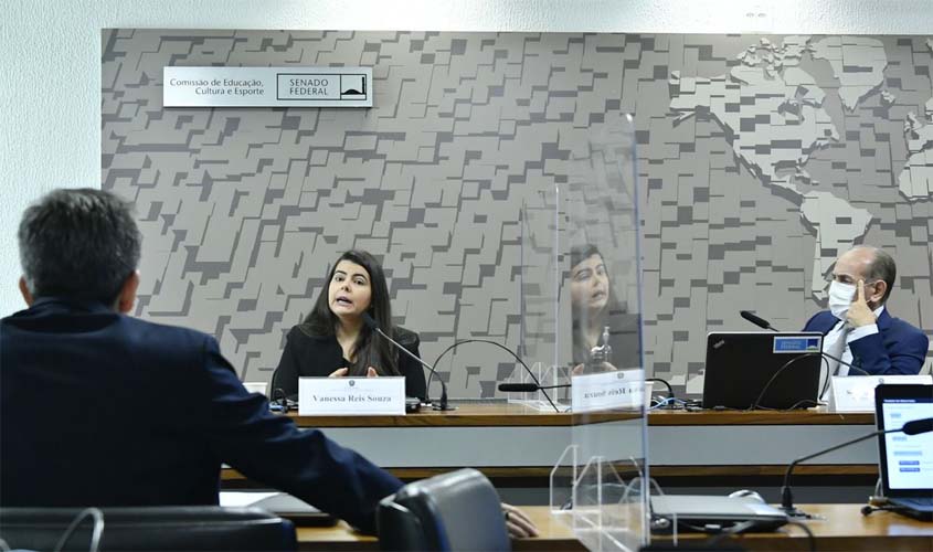 Ex-chefe do cerimonial do MEC depõe em comissão do Senado