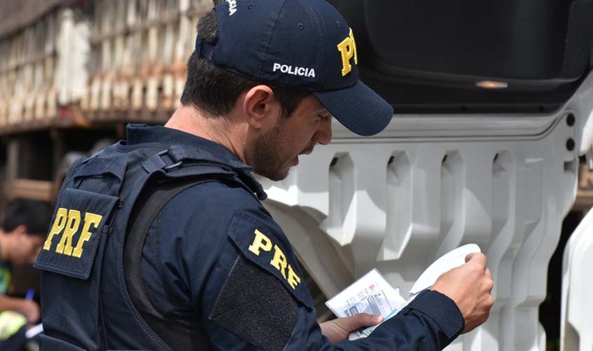 PRF em Rondônia prende motorista por documento falso