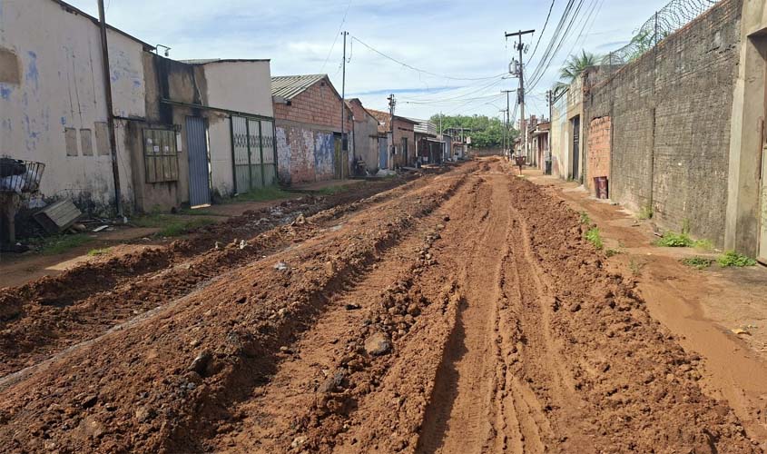 Bairro Industrial recebe recuperação viária após drenagem