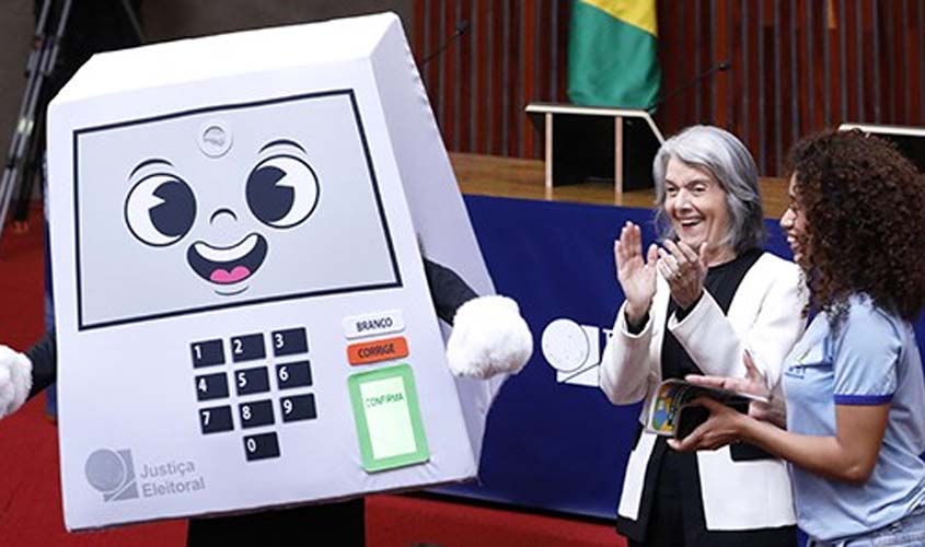 TSE lança mascote e celebra 30 anos da urna eletrônica