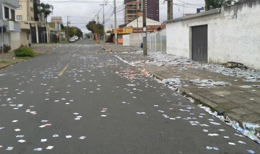 Cabo eleitoral pega seis meses de detenção por espalhar santinhos e gritar nome de candidata em local de votação