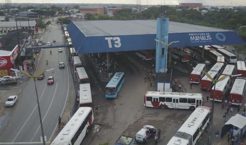 Após sete dias de greve, mais de 60 ônibus são depredados em Manaus