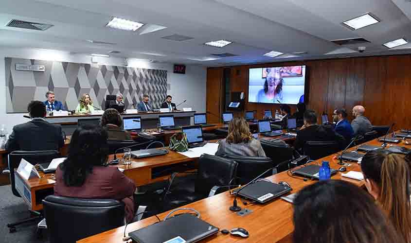 Prejudicados defendem proibir planos de saúde de cancelar unilateralmente 