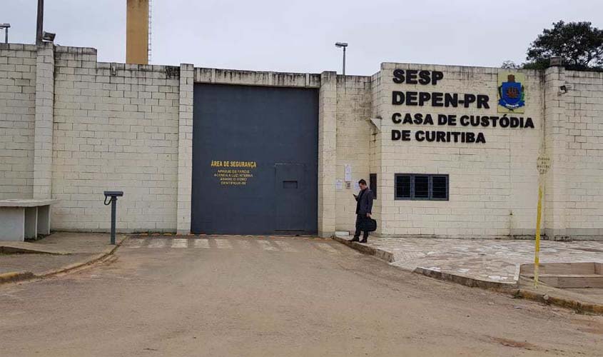 Presos libertam três agentes penitenciários feitos reféns em Curitiba